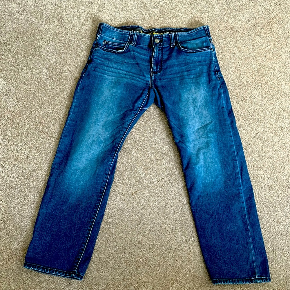 Lee men’s Extreme Motion MVP, slim fit straight leg size 34X29